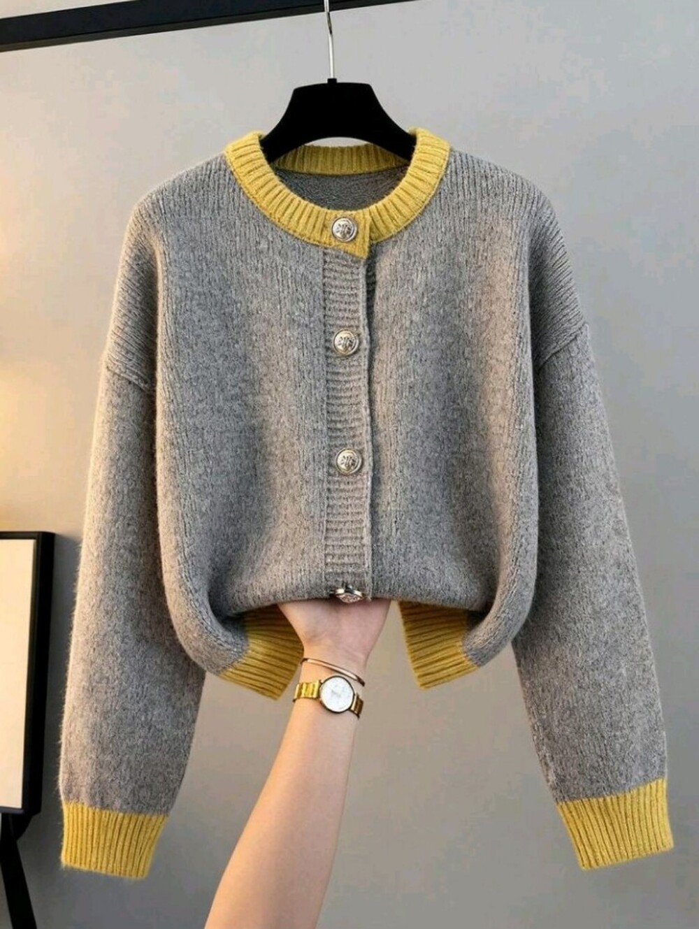 Women's Contrasting Color Design Casual Fashionable Knit Sweater, Winter